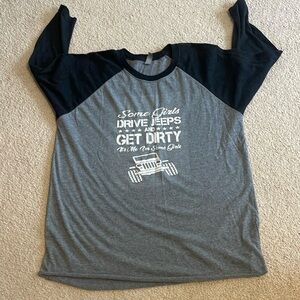 Woman’s jeep shirt size large